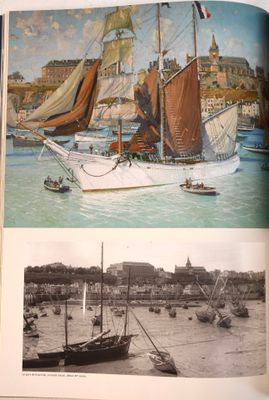 un livre ouvert avec des images de bateaux dans l'eau et un bateau dans l'eau