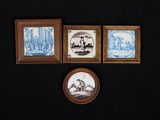 trois tableaux encadrés composés de carreaux bleus et blancs représentant un homme et une femme dans un bateau