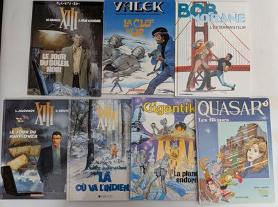 beaucoup de livres sur la table