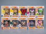 six figurines Pop Vinyl différentes de Dragon Quest dans une vitrine