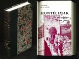 deux livres posés l'un à côté de l'autre sur une surface noire