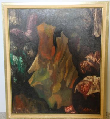 une image représentant un vase posé sur une table près d'un mur