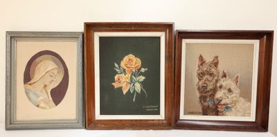 trois photos encadrées représentant des chats et des fleurs sur un fond blanc