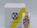 une photo d'une montre posée sur une boîte blanche, à côté d'une boîte jaune et blanche