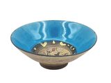 un bol bleu avec un motif à l'intérieur