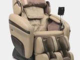 Le fauteuil de massage est équipé d'une télécommande située à l'arrière.