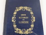 la couverture d'un livre bleu orné d'un motif doré