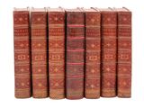 un groupe de vieux livres posés les uns sur les autres