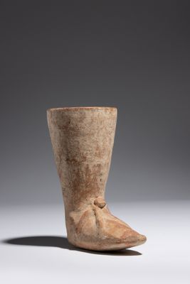 EX-VOTO Terre-cuite orange H. 15 cm Grande-Grèce, Ve-IVe siè…