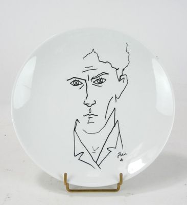 a plate with a drawing of a man ' s face on it