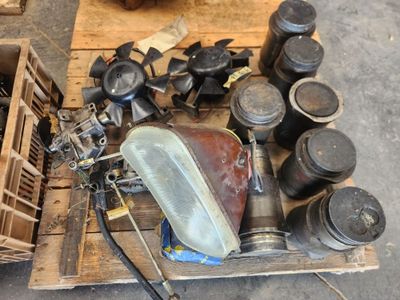 a pile of old tools sitting on a pallet