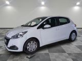 la photo d'une voiture blanche garée dans un garage
