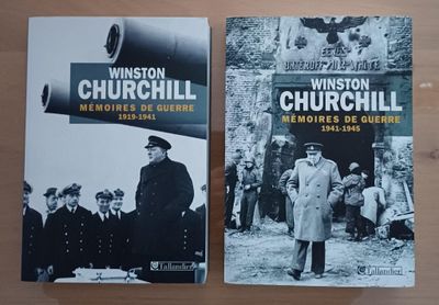 deux livres de Winston Churchill et « Churchill Churchill » posés sur une table