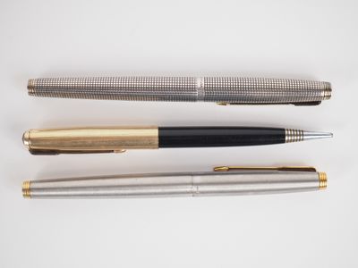 PARKER. Stylo à bille et deux stylos plumes (plumes en or ja… - Photo 1