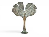une image représentant une sculpture en bronze d'un « ginknife » sur fond blanc