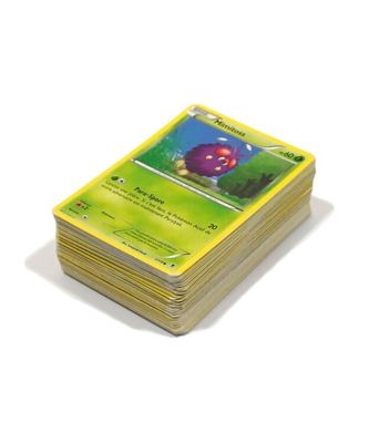 une pile de cartes empilées les unes sur les autres