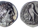 a close up of a coin with a bird on it