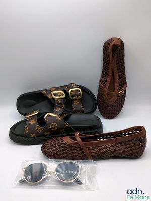 des chaussures Louis Vuitton, des lunettes de soleil et une paire de pantoufles