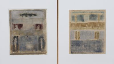 deux tableaux exposés dans un cadre blanc