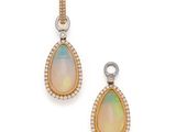 une paire de boucles d'oreilles en oplite et diamants