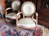 two chairs that are sitting on a rug in a room