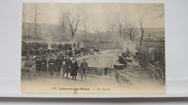 Lavaveix-les-Mines : Un Lavoir (AAA 133). TBE. Carte très rare !!...