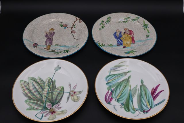 Deux assiettes en porcelaine de Limoges Paul Blot, rue de la paix...