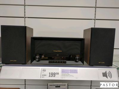 une photo d'une chaîne hi-fi exposée dans un magasin
