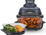 une photo d'une friteuse à air chaud contenant du poulet et du brocoli