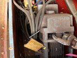 a bunch of wires that are connected to the back of a truck