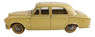 une petite voiture jaune posée sur une surface blanche, elle-même posée sur une surface blanche