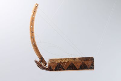 Combi, harpe à huit cordes, Afrique Centrale. En l'état - Photo 1