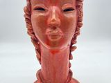 une image représentant une tête de femme en céramique