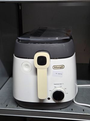 une photo d'un appareil électroménager posé sur une étagère