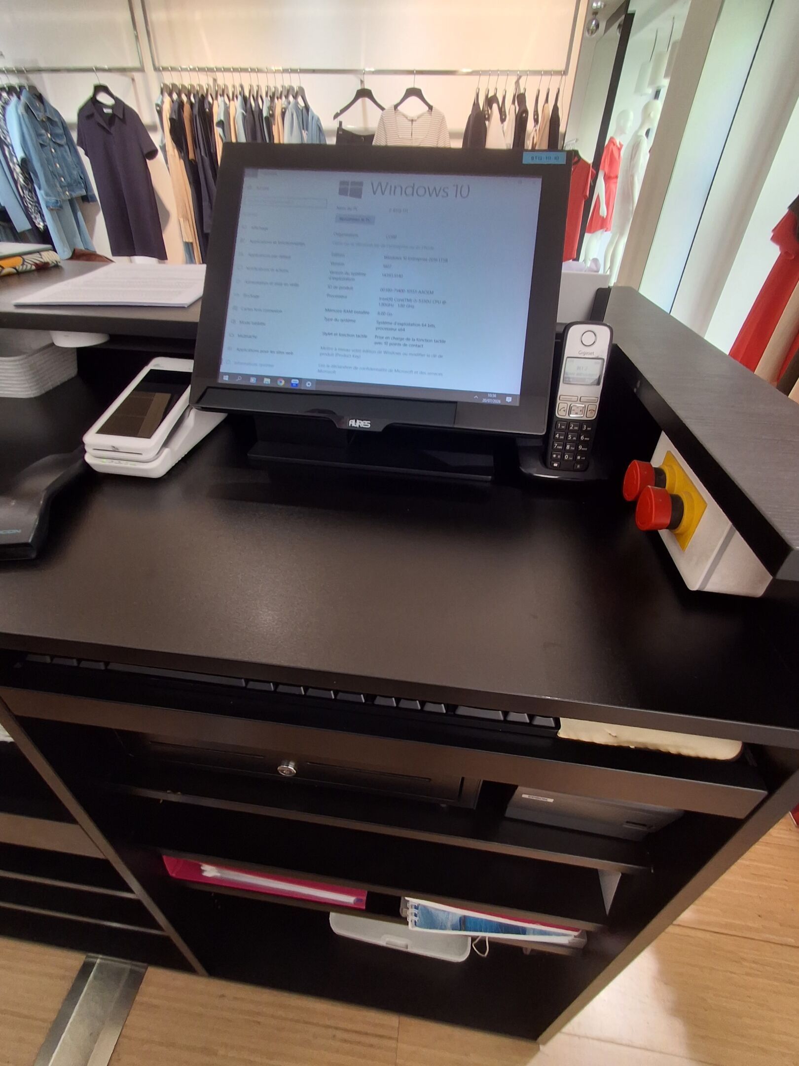 Moniteur tactile tout en un formant caisse Aures sur pièteme…