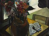 un tableau représentant un vase de fleurs posé sur une table, avec un chat