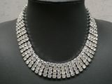 gros plan d'un collier sur un mannequin mannequin mannequin mannequin mannequin mannequin mannequin mannequin mannequin