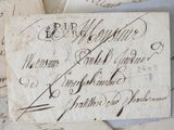 de nombreuses vieilles lettres écrites sur un bout de papier