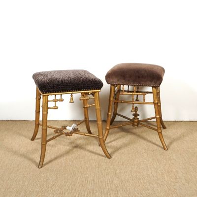 paire de tabourets anciens en bambou avec coussins rembourrés