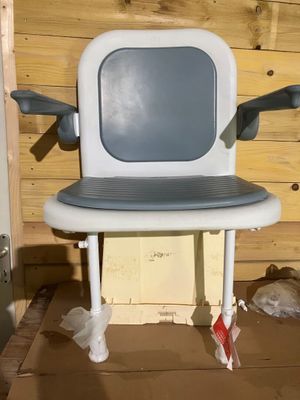 Chaise de douche jamais installée marque AKW