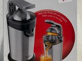 emballage d'un extracteur de jus d'où s'écoule du jus
