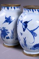 Paire de vases de forme ovoïde en porcelaine de Chine à déco… (photo 5)