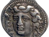 gros plan d'une pièce de monnaie sur laquelle figure un visage de femme