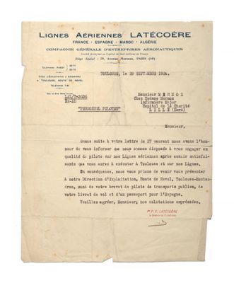 un gros plan d'une feuille de papier sur fond blanc