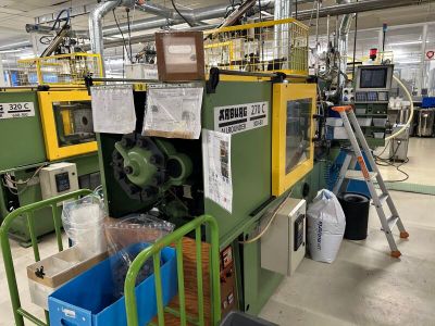 une machine qui se trouve au milieu d'une usine