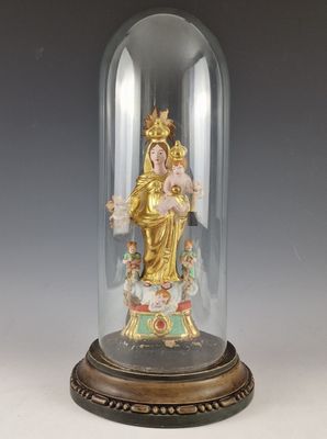 une image représentant un dôme de verre abritant une statue