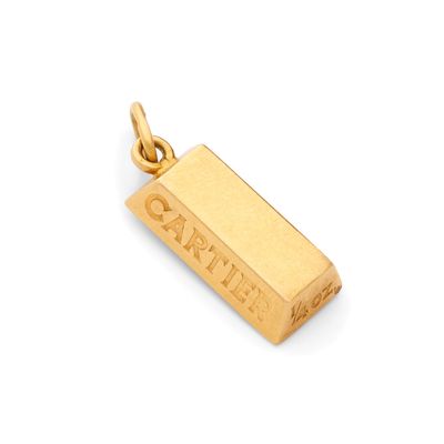 un pendentif en or sur lequel ne figure pas le mot « can't »