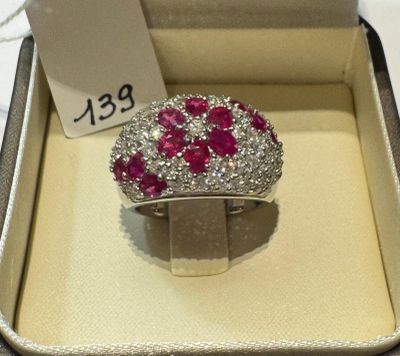 Bague Jonc en Platine, motifs de fleurs, entièrement sertie …