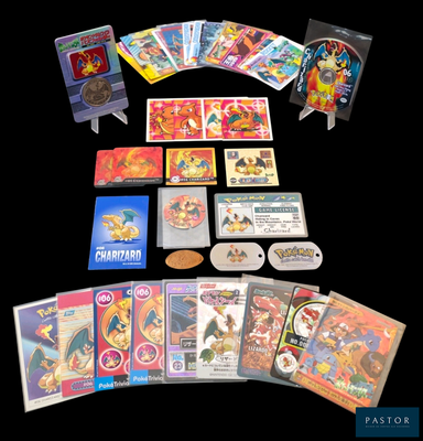 une photo d'une collection de cartes Pokémon et de jetons