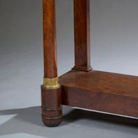 Console en acajou et placage d’acajou reposant sur deux pied… (photo 3)